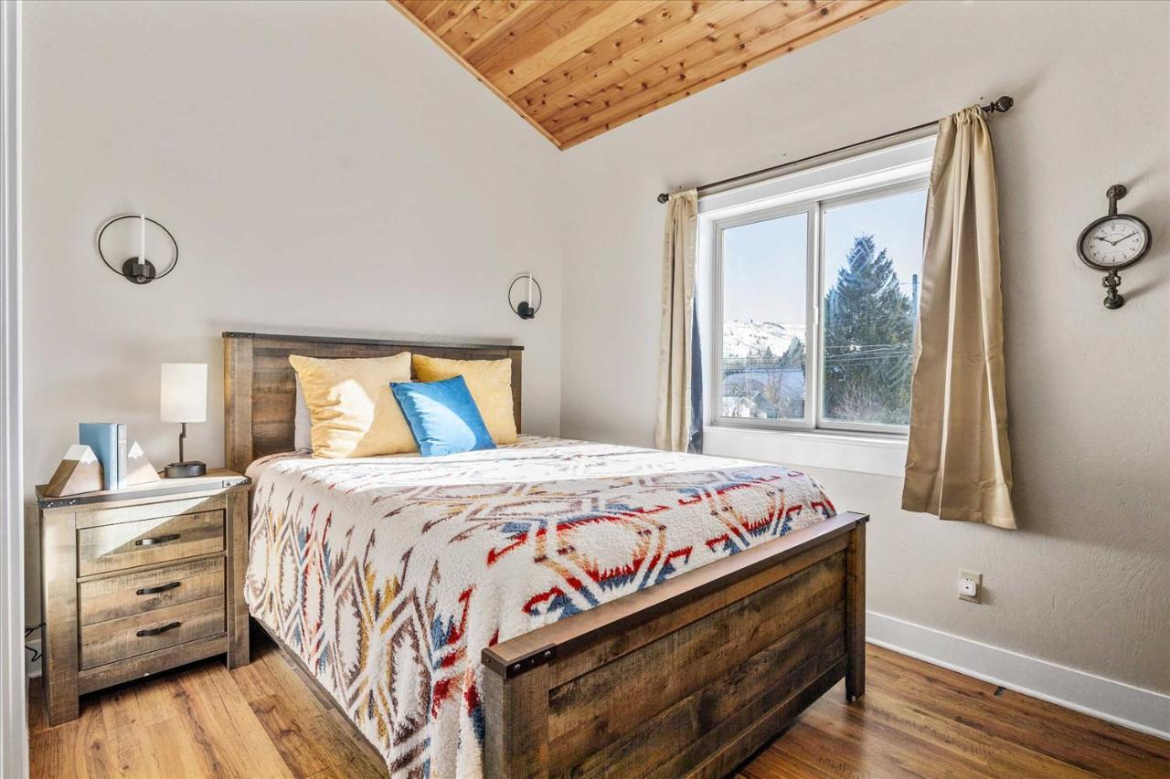 Modern Red Lodge Cabin - Walk To Broadway Ave Екстер'єр фото